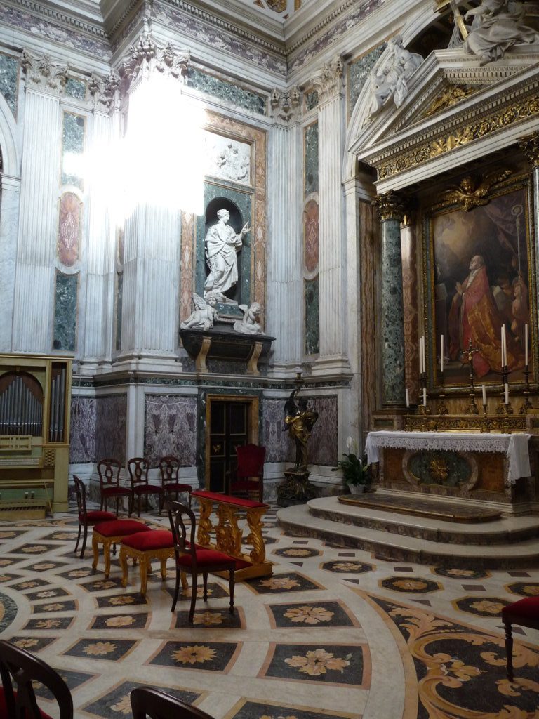 Cappella_Corsini_statua_sx_altare